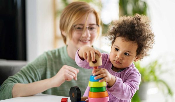 babysitter-playing-with-child